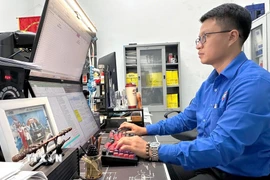 Kỹ sư Nguyễn Hoàng Thắng (sinh năm 1992), Tổ kỹ thuật tổng hợp, Đội bảo trì nhị thứ, Công ty Lưới điện cao thế Tp. Hồ Chí Minh (thuộc Tổng Công ty Điện lực Tp. Hồ Chí Minh). (Ảnh: Thanh Vũ-TTXVN)