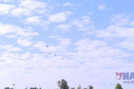 Lào: Buổi tổng hợp luyện diễu binh, diễu hành mang đậm nét hùng tráng