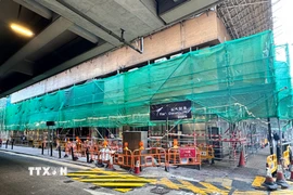 Cải tạo chung cư cũ ở Hong Kong. (Ảnh: Mạc Luyện/TTXVN)