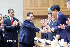 Thủ tướng Phạm Minh Chính với các doanh nghiệp Nhật Bản. (Ảnh: Dương Giang/TTXVN)