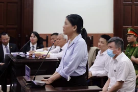 Bị cáo Mai Thị Hồng Hạnh, cựu Chủ tịch kiêm Giám đốc Công ty Xuyên Việt Oil trả lời câu hỏi của Hội đồng xét xử. (Ảnh: Hồng Giang/TTXVN)