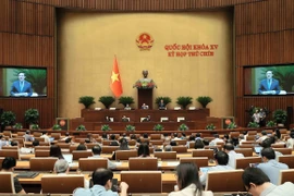 Phó Chủ tịch Quốc hội Nguyễn Khắc Định điều hành phiên họp. (Ảnh: An Đăng/TTXVN)