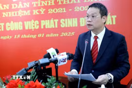 Tân Chủ tịch Ủy ban Nhân dân tỉnh Thái Bình Nguyễn Mạnh Hùng phát biểu nhận nhiệm vụ. (Ảnh: Thế Duyệt/TTXVN)