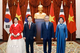 Tổng Bí thư, Chủ tịch nước Tô Lâm và Phu nhân Ngô Phương Ly chủ trì chiêu đãi trọng thể Tổng thống Lee Jae Myung và Phu nhân Kim Hae Kyung, đang có chuyến thăm cấp Nhà nước đến Việt Nam.(Ảnh: Thống Nhất/TTXVN)