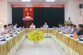 Đoàn Kiểm tra số 1922 của Bộ Chính trị làm việc với Ban Thường vụ Đảng ủy UBND tỉnh Kon Tum sáng 6/3. (Ảnh: Dư Toán/TTXVN)