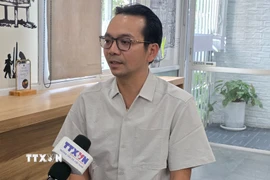 Phỏng vấn ông Thái Thanh Long – Trưởng ban liên lạc Hiệp hội Doanh nghiệp Việt Nam tại Indonesia. (Ảnh: Minh Thái/TTXVN)