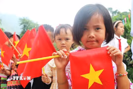 Học sinh lớp 1 dự lễ khai giảng năm học 2025-2026 tại Điểm trường Trung học cơ sở Đức Xuân (xã Hòa An, Cao Bằng). (Ảnh: Chu Hiệu/TTXVN)