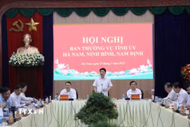 Bí thư Tỉnh ủy, Chủ tịch UBND tỉnh Hà Nam Trương Quốc Huy phát biểu tại hội nghị. (Ảnh: Thanh Tuấn/TTXVN)
