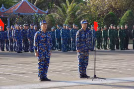 Chào cờ sáng mùng 1 Tết Bính Ngọ 2026. (Ảnh: TTXVN phát)