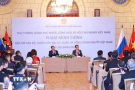 Thủ tướng Phạm Minh Chính gặp gỡ cán bộ, nhân viên Đại sứ quán và cộng đồng người Việt Nam tại Liên bang Nga. (Ảnh: Dương Giang/TTXVN)