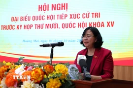 Bí thư Thành ủy, Trưởng Đoàn Đại biểu Quốc hội thành phố Hà Nội Bùi Thị Minh Hoài phát biểu tiếp thu kiến nghị của cử tri. (Ảnh: Tuyết Mai/TTXVN)