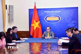 Bộ trưởng Bộ Ngoại giao Lê Hoài Trung điện đàm với Bộ trưởng Bộ Châu Âu và Ngoại giao Pháp Jean Noel Barrot. (Ảnh: TTXVN)