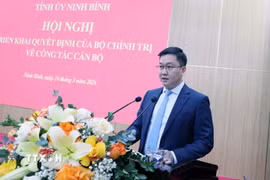 Tân Phó Bí thư Tỉnh ủy Ninh Bình Trần Đăng Quỳnh phát biểu nhận nhiệm vụ. (Ảnh: Đại Nghĩa/TTXVN)