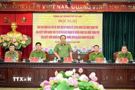 Trung tướng Nguyễn Thanh Tùng chỉ rõ: Bức tranh trật tự đô thị không thể sáng lên nếu các cấp chính quyền chỉ "khoán trắng" cho lực lượng Công an. (Ảnh: Trung Mạnh/TTXVN)