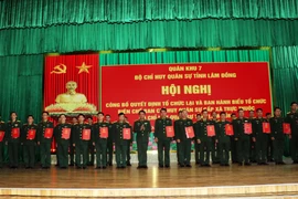 Bộ Chỉ huy Quân sự tỉnh Lâm Đồng tổ chức công bố Quyết định của Bộ Quốc phòng về việc tổ chức lại Ban Chỉ huy quân sự cấp xã. (Ảnh: Chu Quốc Hùng/TTXVN)