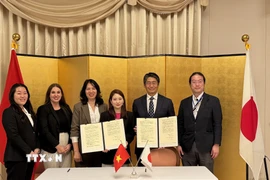 Ngày 25/3/2025, Đại sứ quán Nhật Bản tại Việt Nam tổ chức lễ ký kết hợp đồng viện trợ không hoàn lại liên kết tổ chức phi Chính Phủ (NGO) triển khai Dự án cải thiện môi trường học tập từ góc nhìn bình đẳng giới tại các trường tiểu học và trung học cơ sở tại hai tỉnh Hà Giang và Lai Châu của Việt Nam. (Ảnh: Ngô Hải Ngọc/TTXVN)