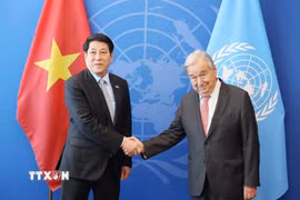 Chủ tịch nước Lương Cường gặp Tổng Thư ký Liên hợp quốc Antonio Guterres. (Ảnh: Lâm Khánh/TTXVN)