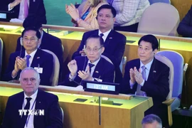 Chủ tịch nước Lương Cường và thành viên đoàn Việt Nam tham dự Phiên họp cấp cao Kỷ niệm 80 năm thành lập Liên hợp quốc. (Ảnh: Lâm Khánh/TTXVN)