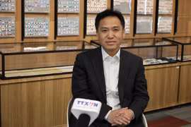 Giáo sư Lưu Thư Minh, Viện trưởng Học viện Môi trường, Đại học Thanh Hoa trả lời phỏng vấn phóng viên TTXVN tại Trung Quốc. (Ảnh: Quang Hưng/TTXVN)