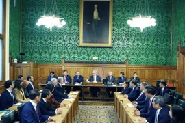 Tổng Bí thư Tô Lâm gặp Nhóm nghị sỹ liên đảng ủng hộ Việt Nam tại Quốc hội Anh. (Ảnh: Thống Nhất/TTXVN)