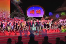 Thiếu nhi Triều Tiên biểu diễn chào đón Năm Mới