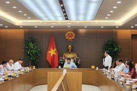 Phó Thủ tướng Nguyễn Chí Dũng họp rà soát tình hình triển khai các dự án phục vụ Hội nghị APEC 2027. (Ảnh: Chu Thanh Vân/TTXVN)