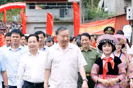 Tổng Bí thư, Chủ tịch nước Tô Lâm dự Ngày hội Toàn dân bảo vệ an ninh Tổ quốc năm 2026 tại bản Lóng Luông, xã Vân Hồ, tỉnh Sơn La. (Ảnh: Thống Nhất/TTXVN)