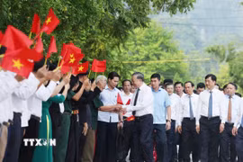 Tổng Bí thư Tô Lâm với nhân dân xã Tân Trào, tỉnh Tuyên Quang. (Ảnh: Thống Nhất/TTXVN)