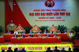 Đoàn Chủ tịch điều hành Đại hội đại biểu Đảng bộ tỉnh Thanh Hóa lần thứ 20, nhiệm kỳ 2025-2030. (Ảnh: Dương Giang/TTXVN)
