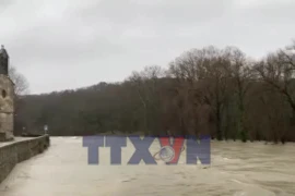 Pháp ban bố tình trạng báo động đỏ về lũ lụt tại miền Nam