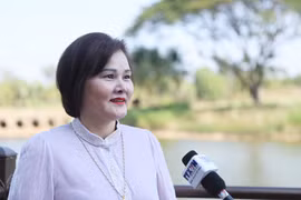Bà Phạm Thị Minh Hường, doanh nhân Việt Nam tại Lào, Ủy viên Ban Thường vụ Tổng hội người Việt Nam tại Lào, Phó Chủ tịch Hiệp hội Doanh nhân Việt Nam ở nước ngoài (BAOOV), trả lời phỏng vấn. (Ảnh: Xuân Tú/TTXVN)