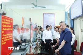 Tổng Bí thư Tô Lâm thăm kiểm tra Trung tâm phục vụ hành chính công xã Si Pa Phìn, Điện Biên. (Ảnh: Thống Nhất/TTXVN)