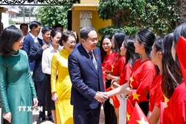 Chủ tịch Quốc hội Trần Thanh Mẫn và Phu nhân đến thăm, gặp gỡ cán bộ, nhân viên Đại sứ quán và cộng đồng người Việt Nam tại Maroc. (Ảnh: Doãn Tấn/TTXVN)