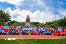 Đoàn công tác trên đảo Trường Sa. (Ảnh: Đặng Anh Tâm/Vietnam+)