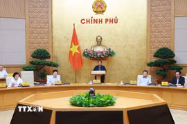Thủ tướng Phạm Minh Chính chủ trì họp Chính phủ để đánh giá việc vận hành mô hình chính quyền địa phương 2 cấp.(Ảnh: Dương Giang/TTXVN)