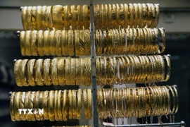 Trang sức vàng được bày bán tại tiệm kim hoàn ở Ankara, Thổ Nhĩ Kỳ. (Nguồn: THX/TTXVN)