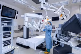 Bệnh viện FV trang bị robot phẫu thuật Da Vinci Xi - thế hệ robot phẫu thuật tiên tiến nhất trên thế giới. (Ảnh: TTXVN phát)