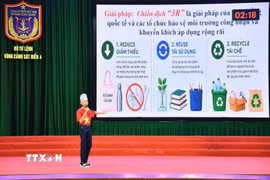 Các đội chuẩn bị kỹ lưỡng cho các tiết mục dự thi. (Ảnh: Ánh Tuyết/TTXVN)