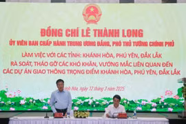 Phó Thủ tướng Chính phủ Lê Thành Long làm việc với 3 tỉnh Khánh Hòa, Đắk Lắk, Phú Yên về tháo gỡ điểm nghẽn giao thông. (Ảnh Đặng Tuấn/TTXVN)