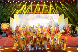 Màn trống khai hội. (Ảnh: Đồng Thúy/TTXVN)