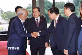Chủ tịch Quốc hội Trần Thanh Mẫn và đoàn đại biểu Việt Nam đón Thủ tướng nước Cộng hòa Dân chủ Timor-Leste Kay Rala Xanana Gusmão. (Ảnh: Doãn Tấn/TTXVN)