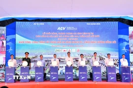 Nghi thức khởi công Dự án xây dựng Nhà ga hành khách T2 - Cảng hàng không Đồng Hới. (Ảnh: Tá Chuyên/TTXVN)