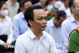 Bị cáo Trịnh Văn Quyết (cựu Chủ tịch Hội đồng quản trị Công ty Cổ phần Tập đoàn FLC - Tập đoàn FLC, Chủ tịch Công ty Cổ phần Hàng không Tre Việt) tại phiên toà xét xử. (Ảnh: Phạm Kiên/TTXVN)