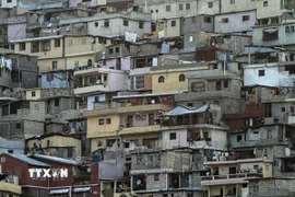 Một khu dân cư ở Port-au-Prince, Haiti. (Ảnh: THX/TTXVN)