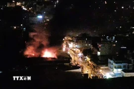 Vụ hỏa hoạn nhìn từ trên cao. (Ảnh TTXVN phát)