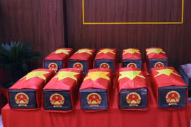 Các hài cốt liệt sỹ sau khi quy tập được đưa về quàn tại Nhà tưởng niệm trong khuôn viên Công viên Lê Thị Riêng. (Ảnh: Xuân Khu/TTXVN)