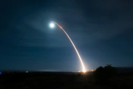 Vụ phóng thử tên lửa đạn đạo xuyên lục địa (ICBM) Minuteman III tại Căn cứ không quân Vandenberg, California, Mỹ ngày 5/2/2020. (Ảnh: AFP/TTXVN)