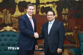 Thủ tướng Phạm Minh Chính tiếp ông Jeffrey David Perlman, Tổng giám đốc điều hành Quỹ đầu tư Warburg Pincus (Hoa Kỳ). (Ảnh: Dương Giang/TTXVN)
