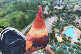 Tòa nhà hình con gà tại Philippines. (Nguồn: viory.video)