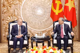 Tổng Bí thư Tô Lâm tiếp ông Tahir Budagov, Phó Chủ tịch kiêm Chánh Văn phòng Trung ương Đảng Azerbaijan Mới. (Ảnh: Thống Nhất/TTXVN)
